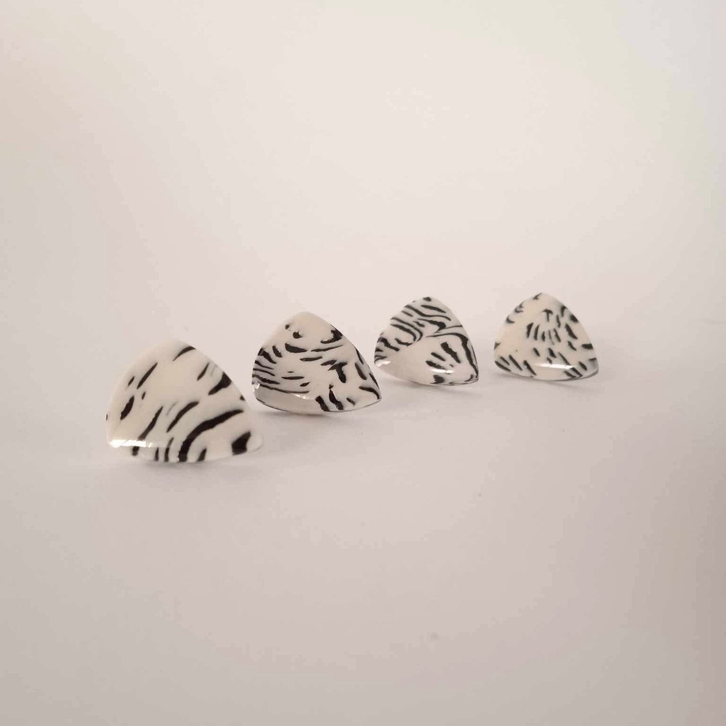 Minđuše Zebra Bele