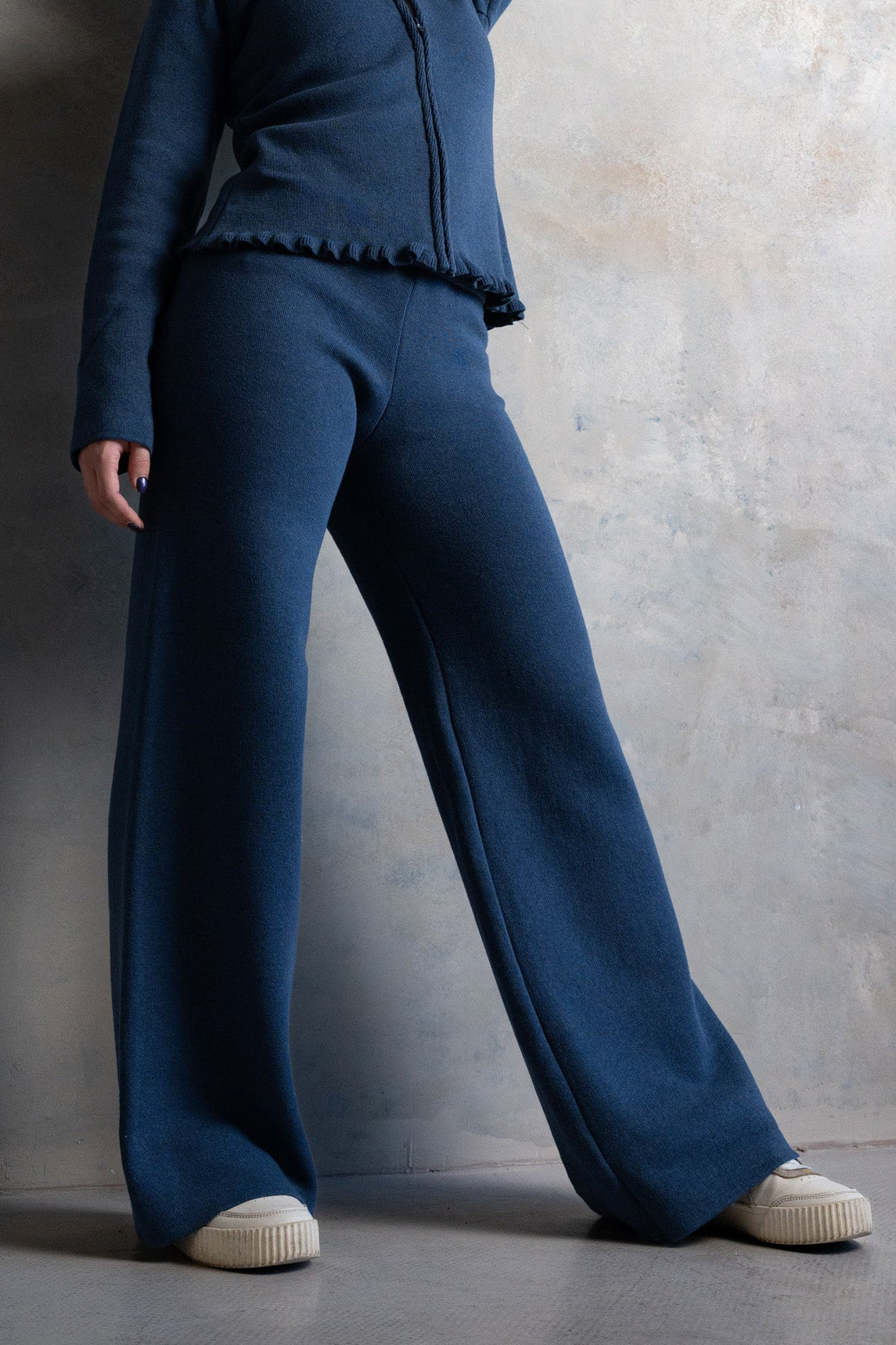 Teget pantalone za žene