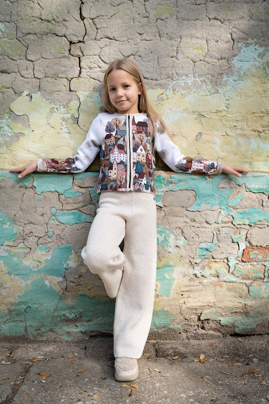 BAIKA kardigan za devojčice Tempera – tanki štrikani kardigan sa motivom šarenih kućica i slikarskih poteza u živim bojama